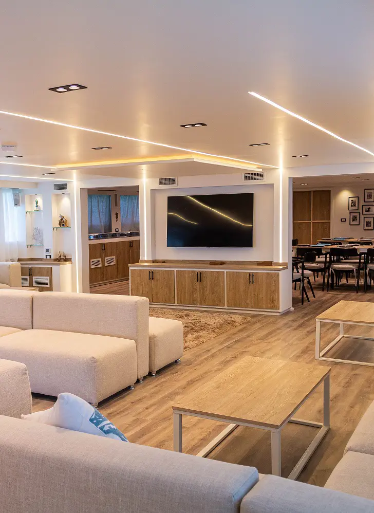 ocean-lovers-main-deck-salon